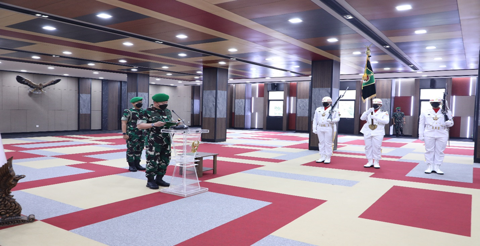 A group of soldiers in uniform standing in a room
AI-generated content may be incorrect.